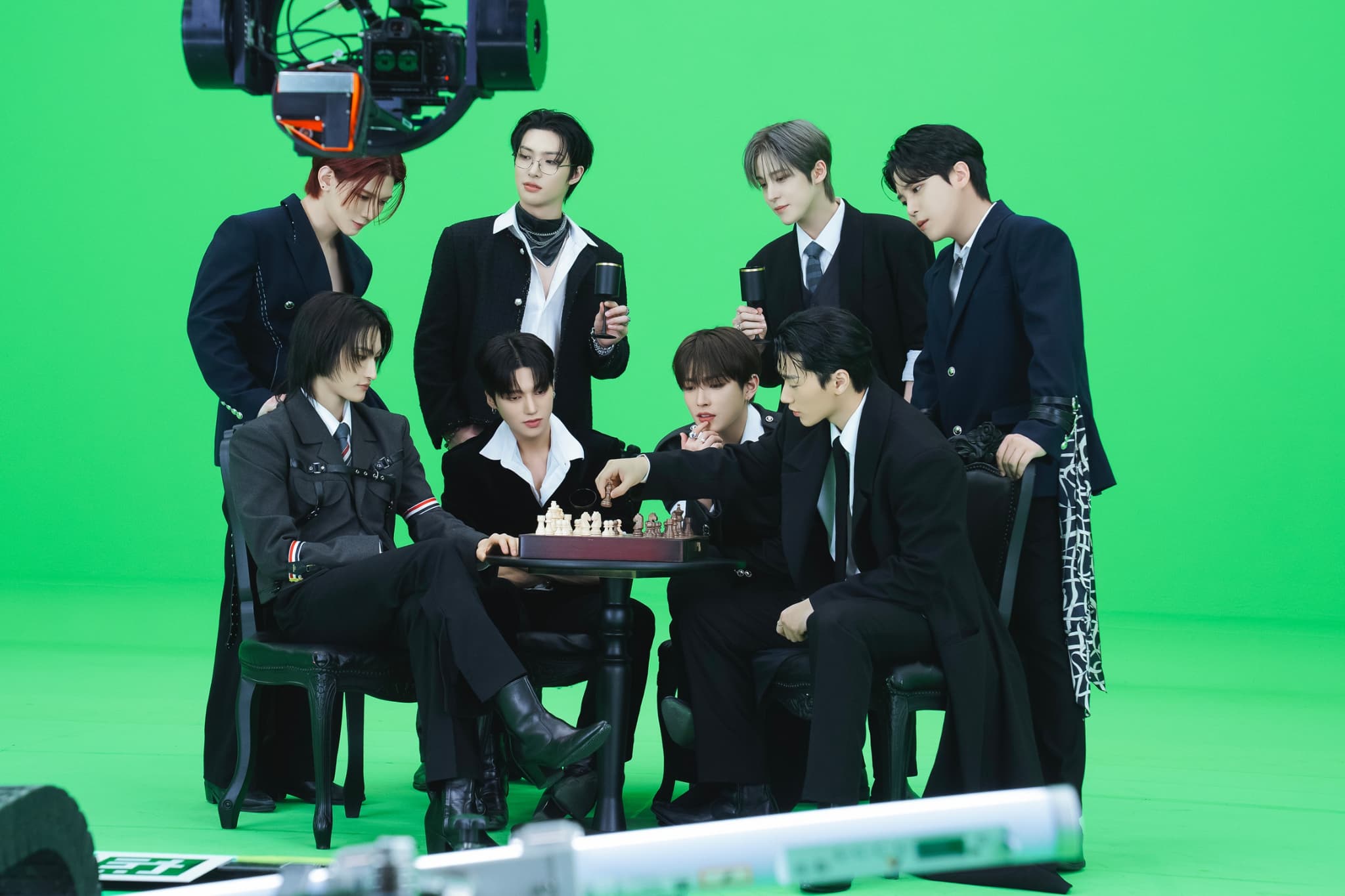 ATEEZ初のVRコンサート『LIGHT THE WAY』が公開！メンバーからのメッセージ＆日本限定ビハインドカットも到着！