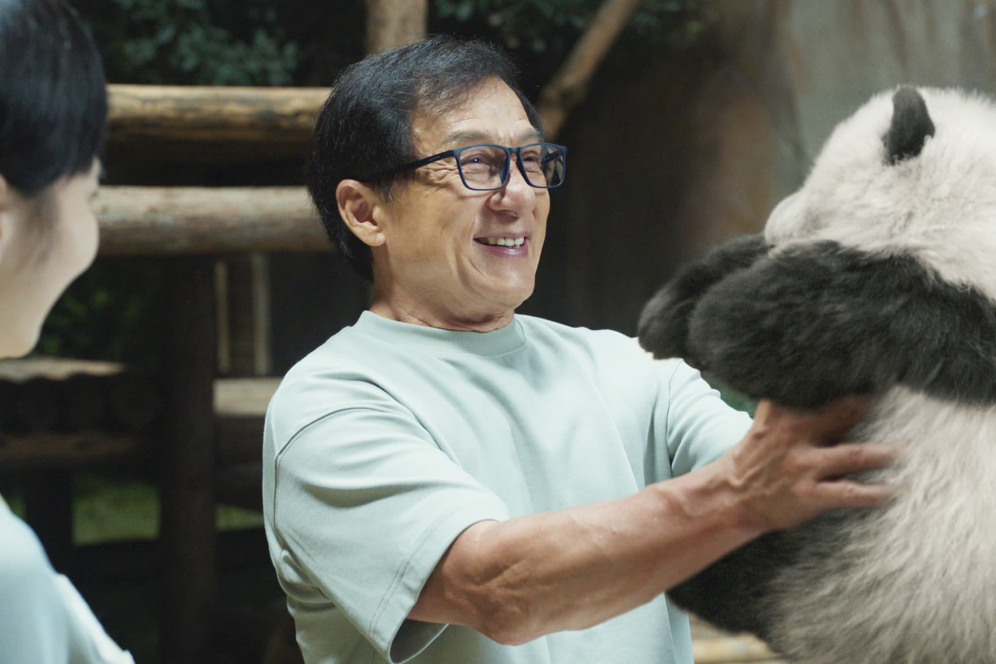 ジャッキー・チェンが「本人役」で挑む！映画『パンダプラン』とは？
