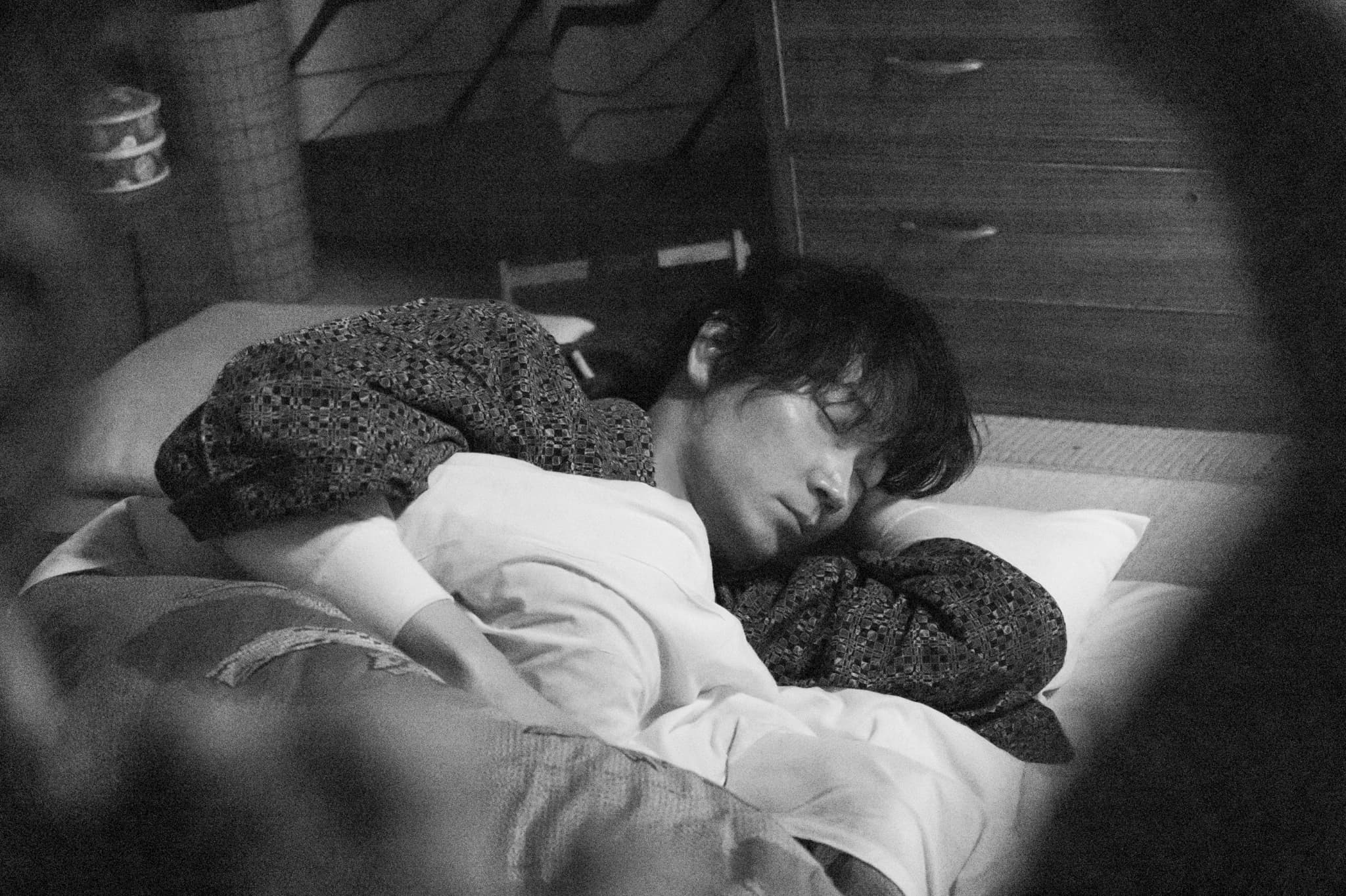 映画『星と月は天の穴』とは？ 荒井晴彦監督と綾野剛が織りなす日本映画の真髄