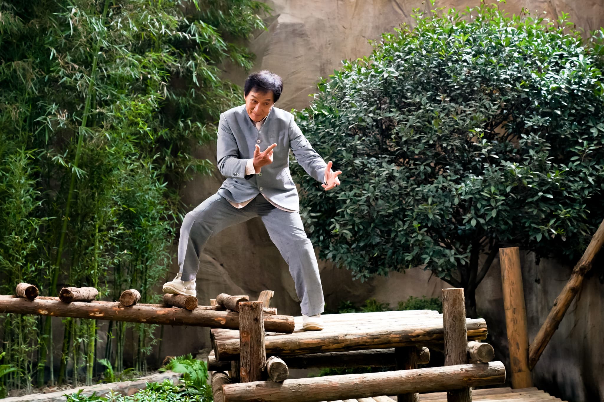 ジャッキー・チェン、まさかの“本人役”で新境地！映画『パンダプラン』ついに日本上陸！